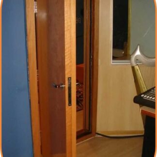 puerta acústica de madera